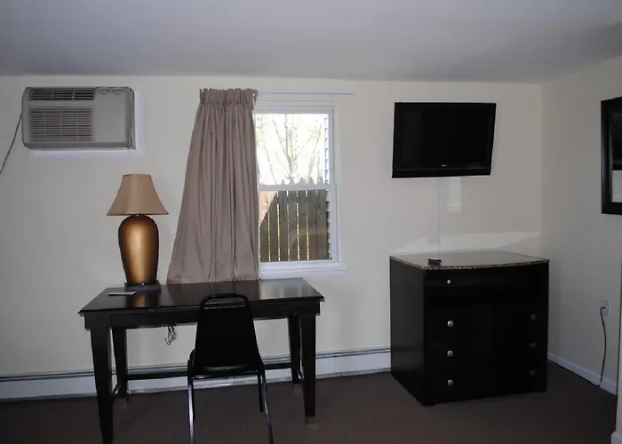 Shore Point Motel